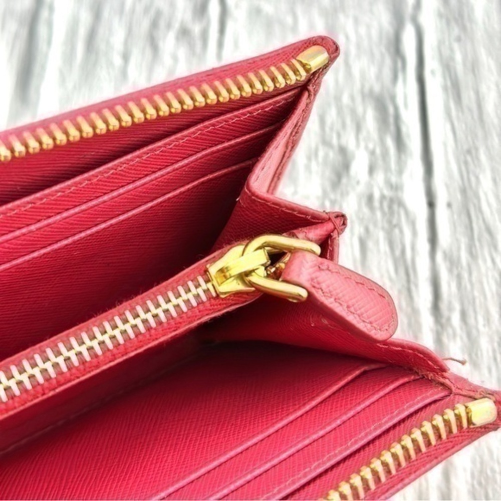 AUTHENTIC Prada Saffiano Metal Leather Continental Wallet. Color: Pink. - Picture 3 of 16